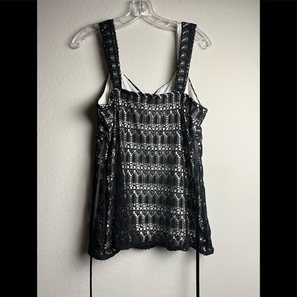 AB STUDIO BLACK CROCHET OVER WHITE SLEEVELESS TOP WITH TIE SIZE LARGE PREOWNED - Picture 7 of 8